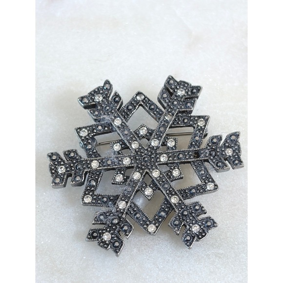Anne Klein Jewelry - Anne Klein Gunmetal Snowflake Rhinestone Brooch Pin Signed AK